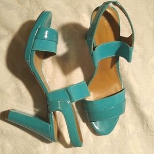 Liz Clairbornne heeled sandals